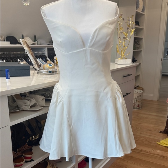 babyboo Dresses & Skirts - Chic White Mini Dress